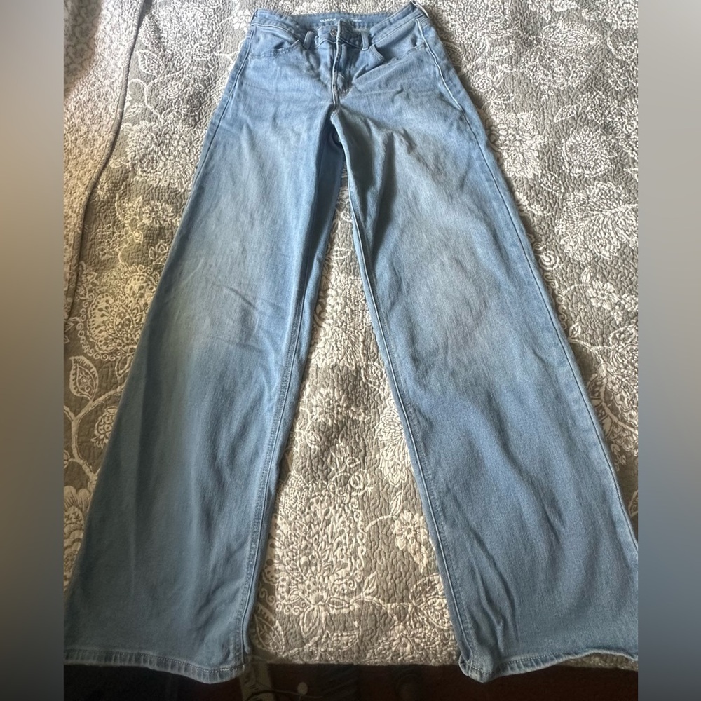 Old Navy wide leg baggy light blue jeans great condition women’s size 0